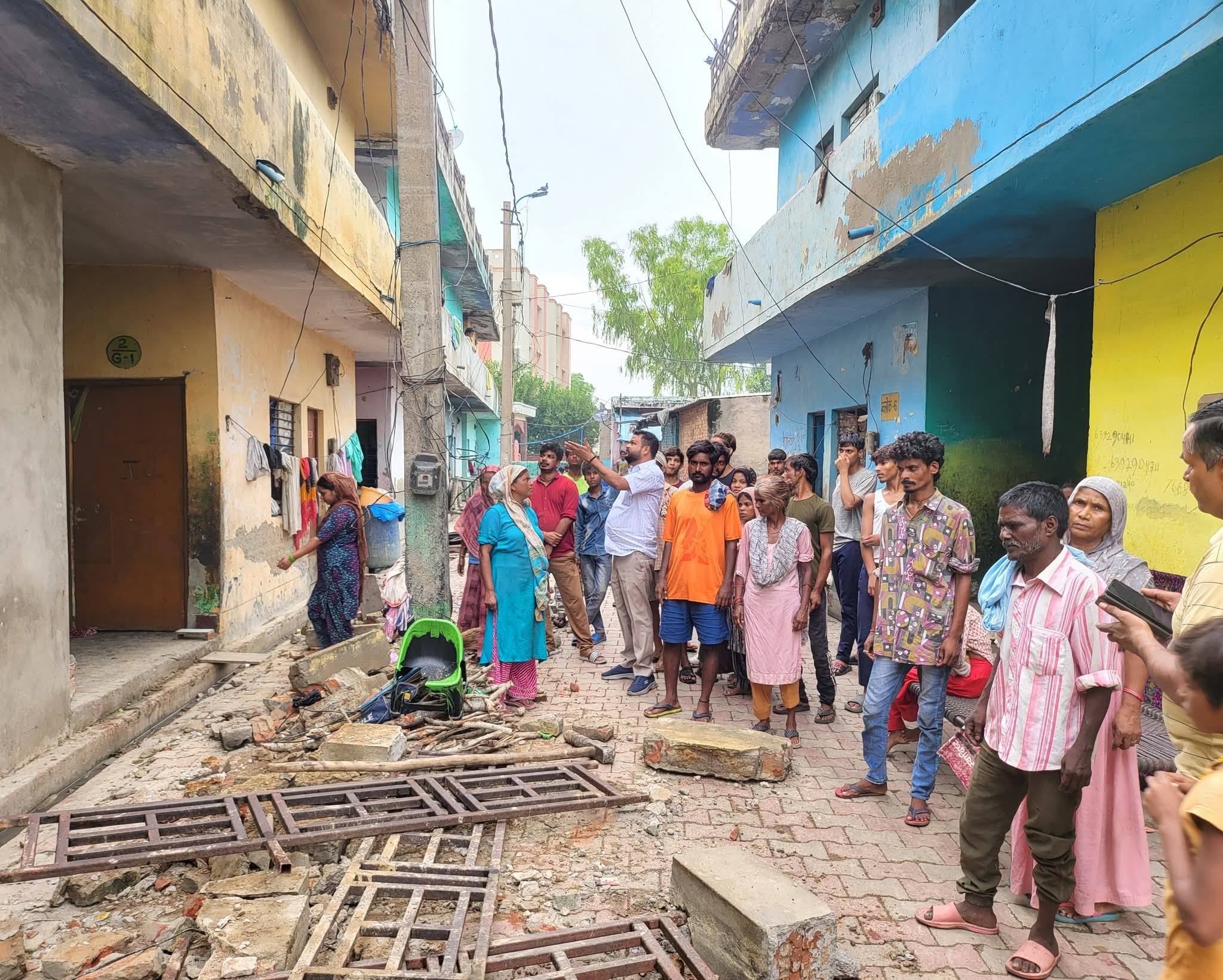 17 वर्ष से डूडा ने नहीं ली अपने आवासों की सुध, लगातार जर्जर हो रहे हैं मकान, जिलाधिकारी से की फरियाद