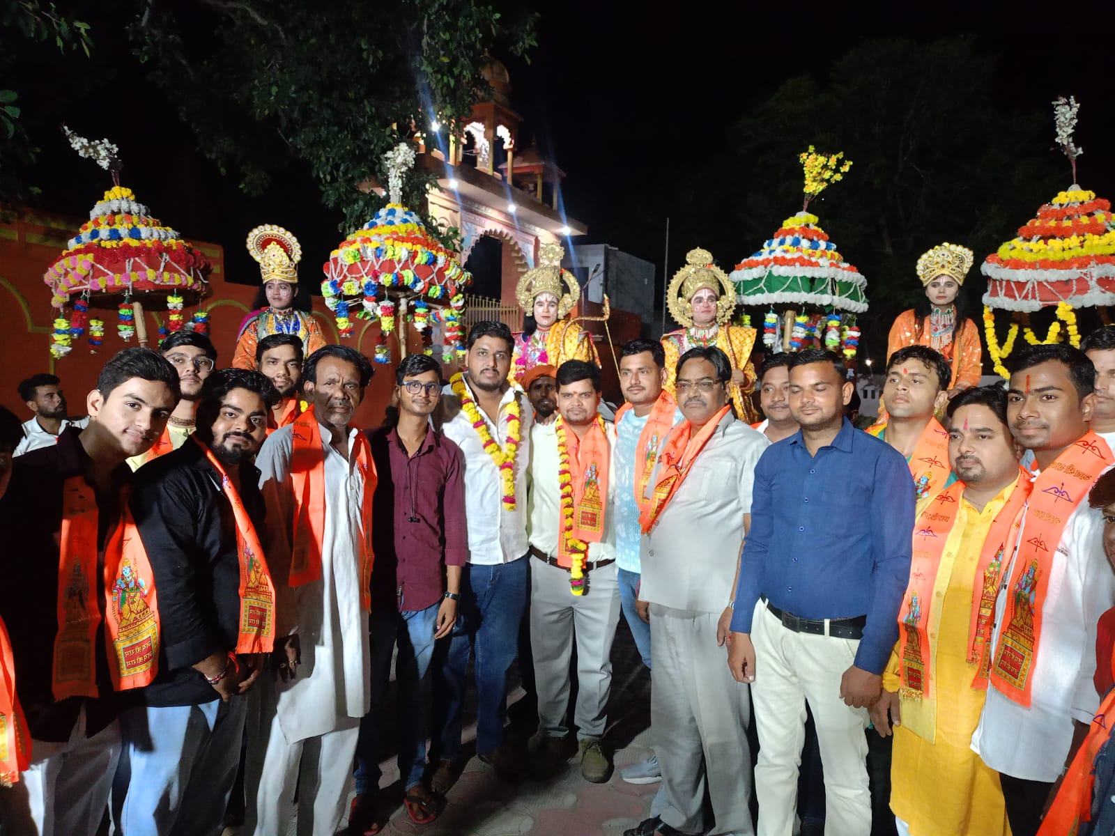 धूमधाम से निकली राया में रामबारात, फाटक बंद होने से कस्बावासी रामबारात देखने से रहे वंचित