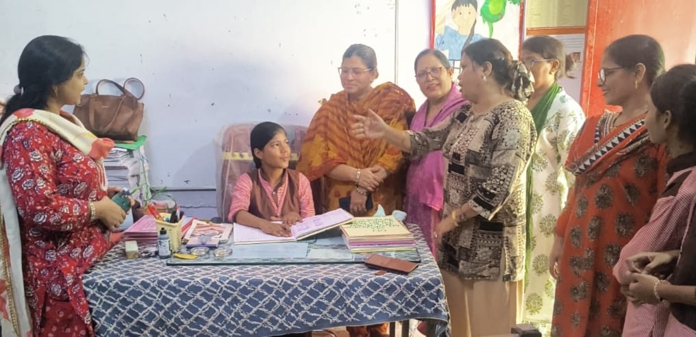 डीएम बनना चाहती हैं एक दिन की प्रधानाचार्य बनी मिलन