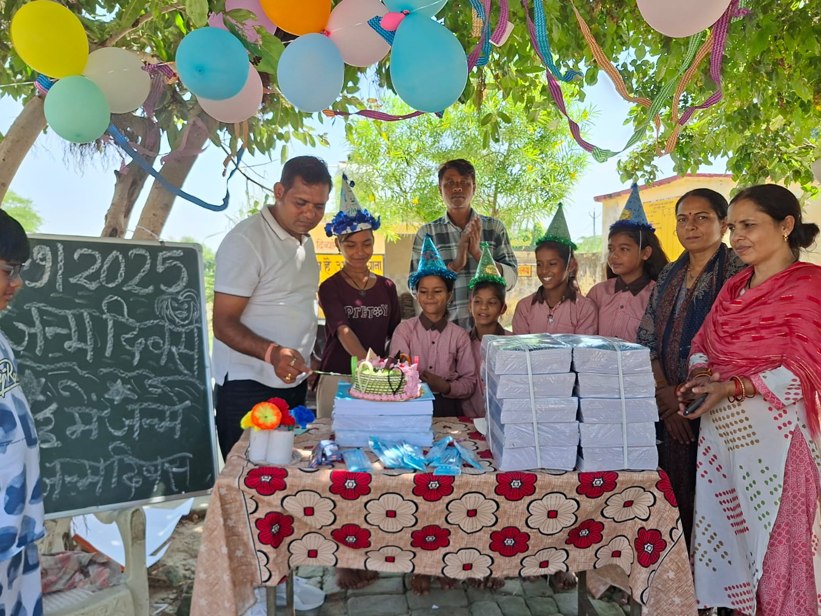 उच्च प्राथमिक विद्यालय पिपरौली पर मनाया गया स्कूली बच्चों का जन्मदिन
