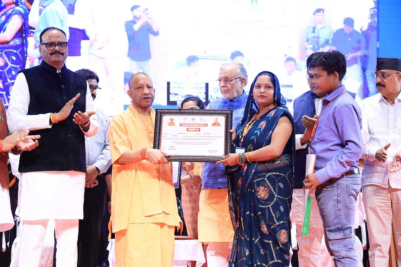 पिछली सरकारों में पाले गए माफियाओं ने गरीबों का हक छीना,  जमीनें कब्जाईं, अब उन्हीं जमीनों पर गरीबों के लिए घर बनेंगे: मुख्यमंत्री