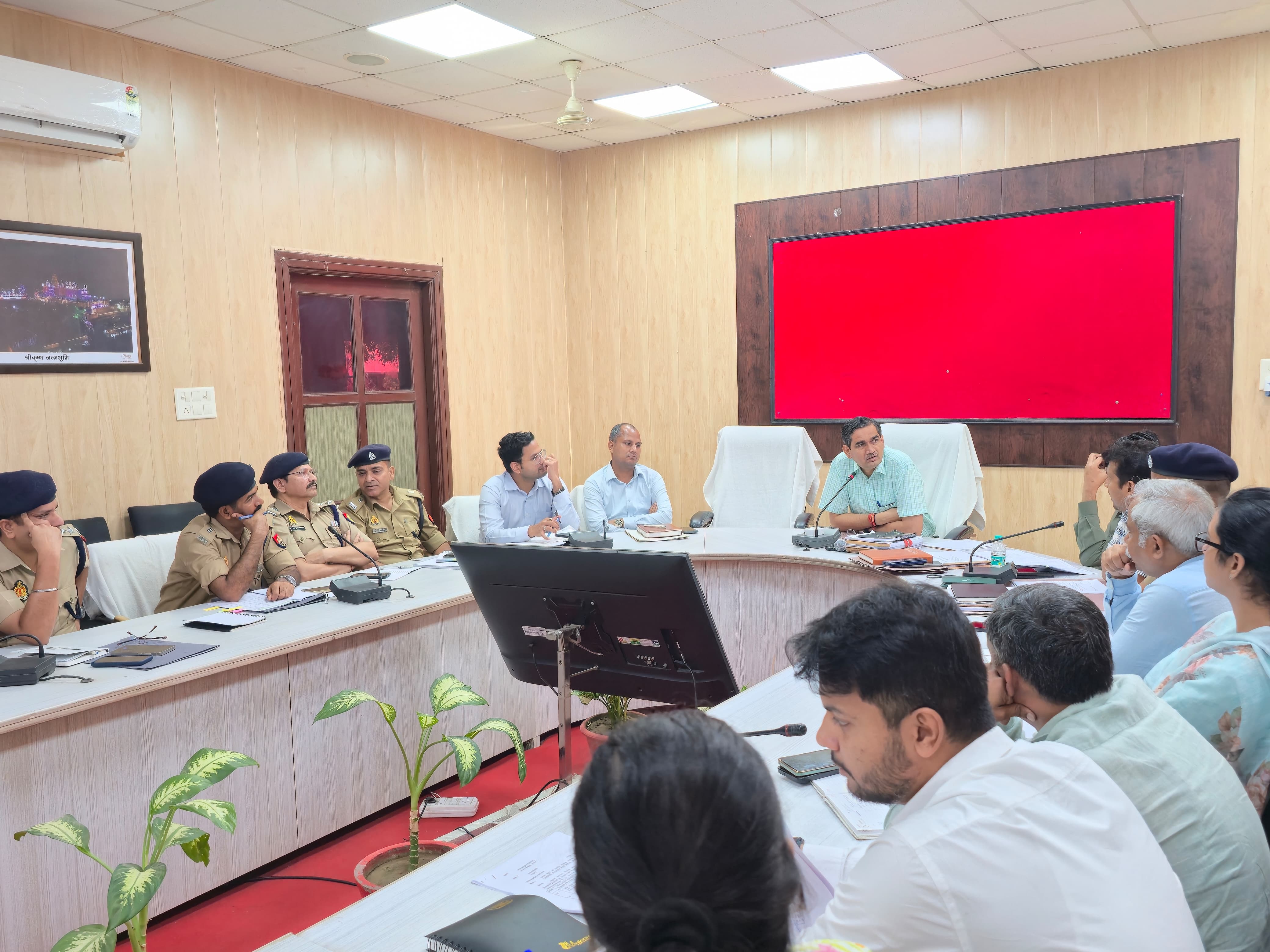 कानून व्यवस्था से खिलवाड़ नहीं होगा स्वीकारः डीएम