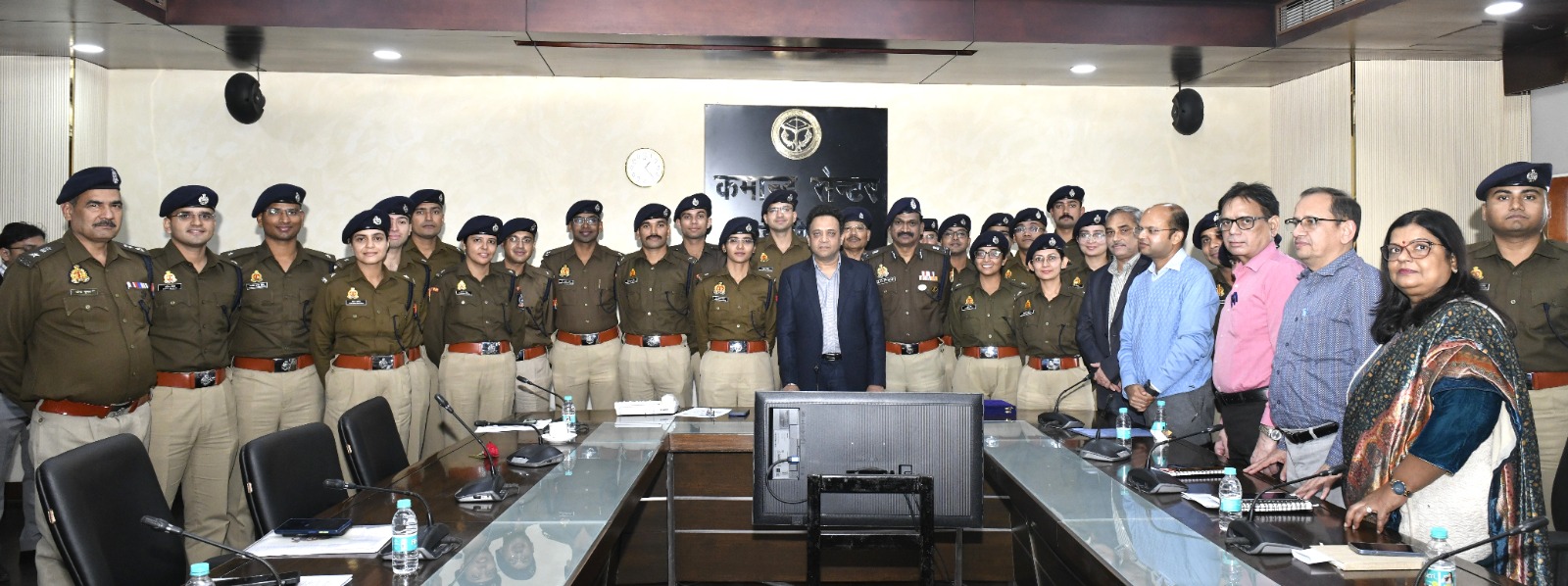 प्रशिक्षु अधिकारी अपनी बेहतर कार्य शैली एंव जन संवाद के माध्यम से आम जन नागरिको मे पुलिस की बेहतर छवि बनाने में कोई कसर न छोडे- संजय प्रसाद