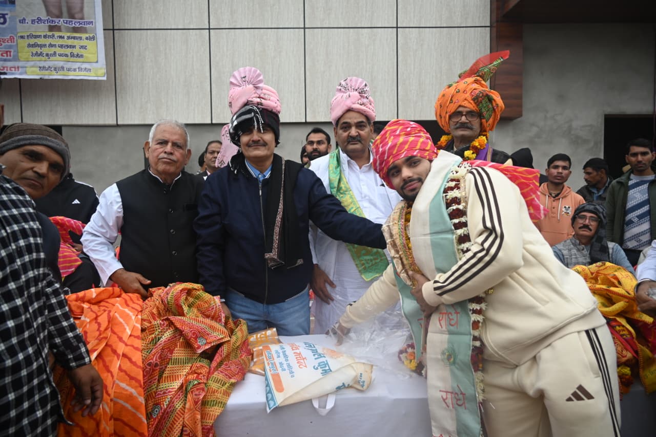 सम्मान समारोह में राष्ट्रीय स्तर के पहलवान का हुआ भव्य अभिनंदन