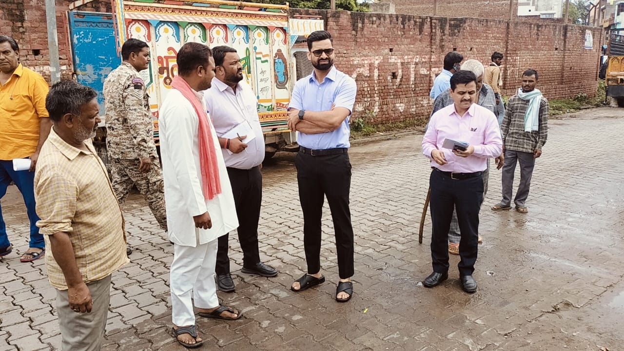 नगर आयुक्त ने बलभद्र कुंड का किया निरीक्षण