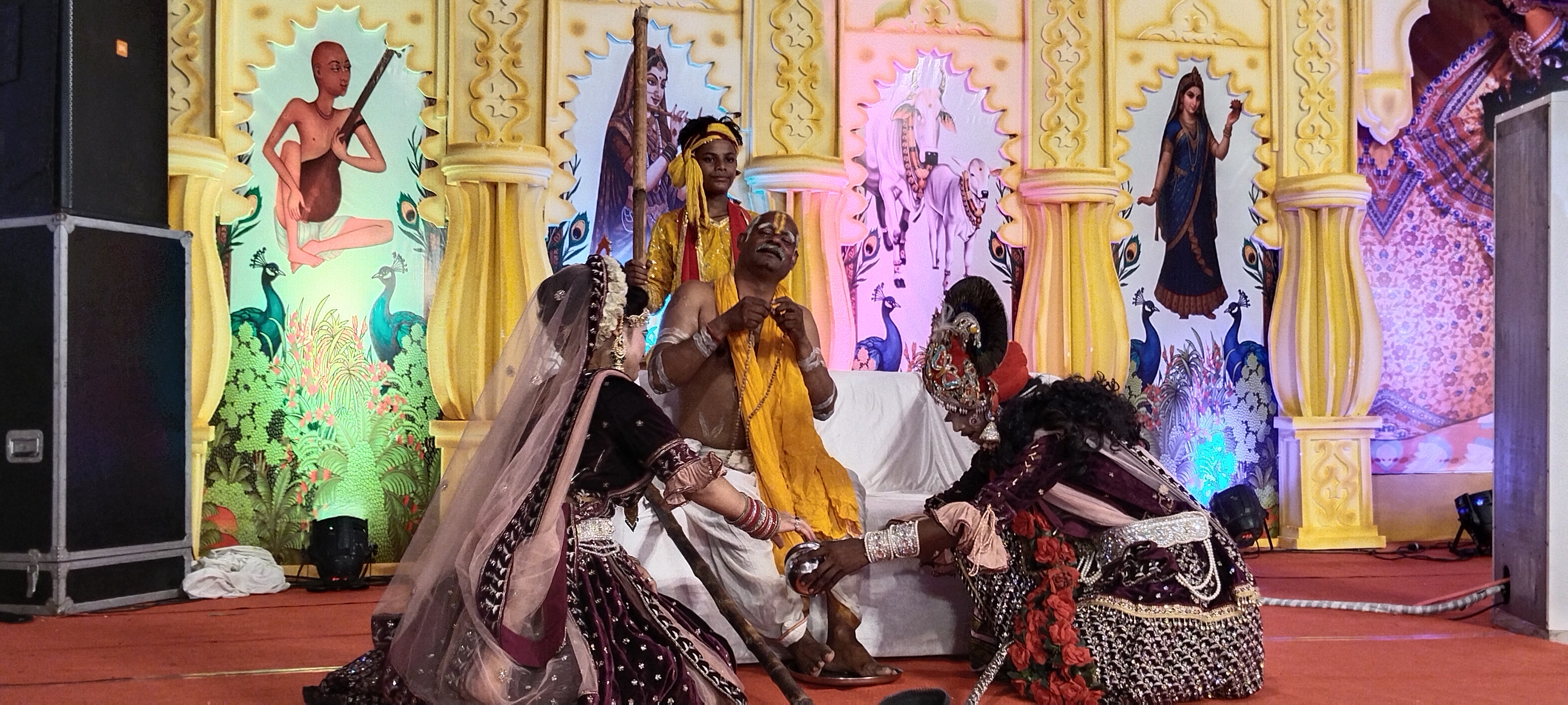 चले श्याम सुंदर से मिलने सुदामा, गाते गाते मग में हरे कृष्ण रामा