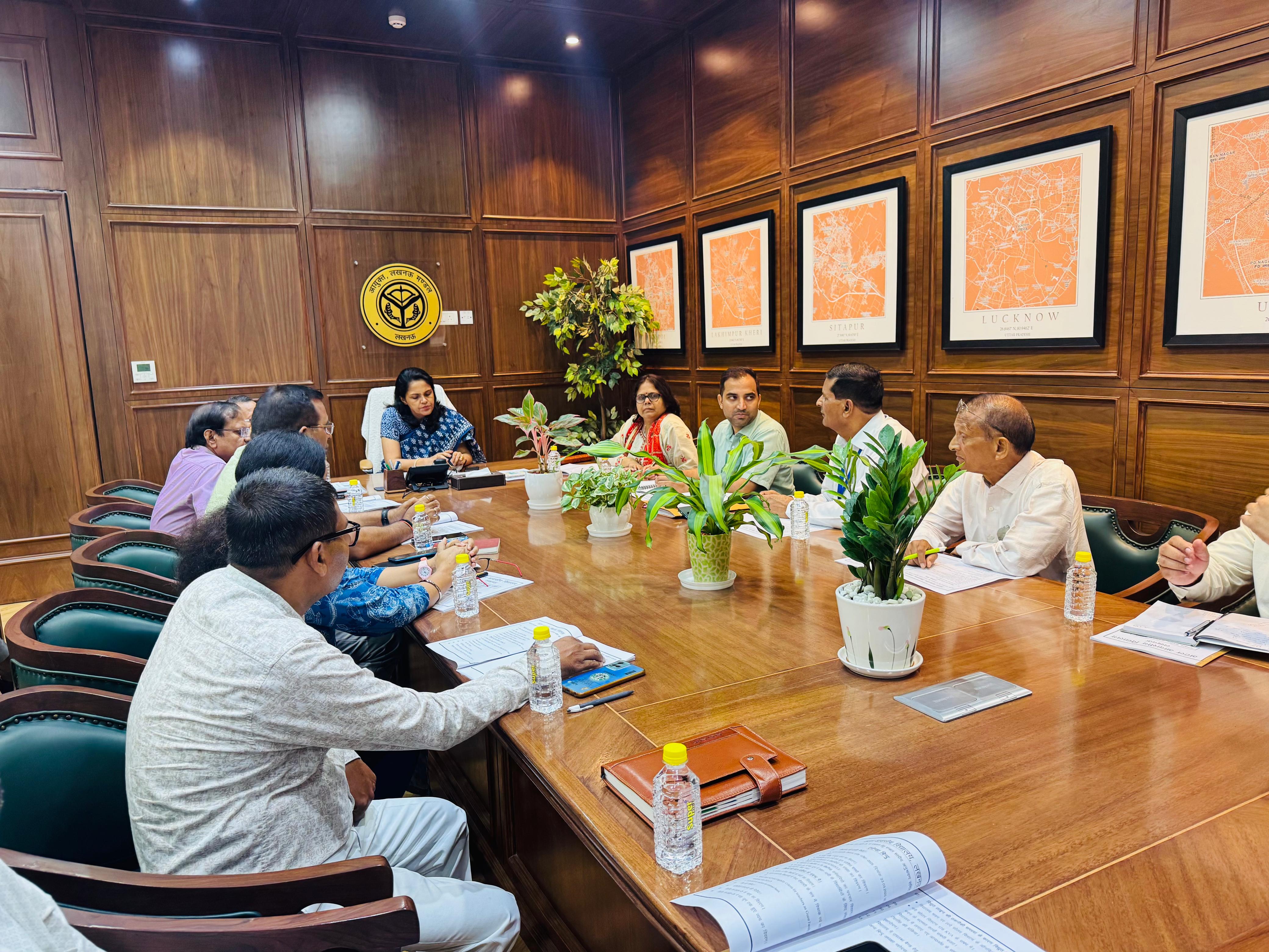 मंडलायुक्त डॉ रोशन जैकब की अध्यक्षता में अटल आवासीय विद्यालय हेतु निर्दिष्ट सामग्रियों के क्रय समिति की बैठक सम्पन्न