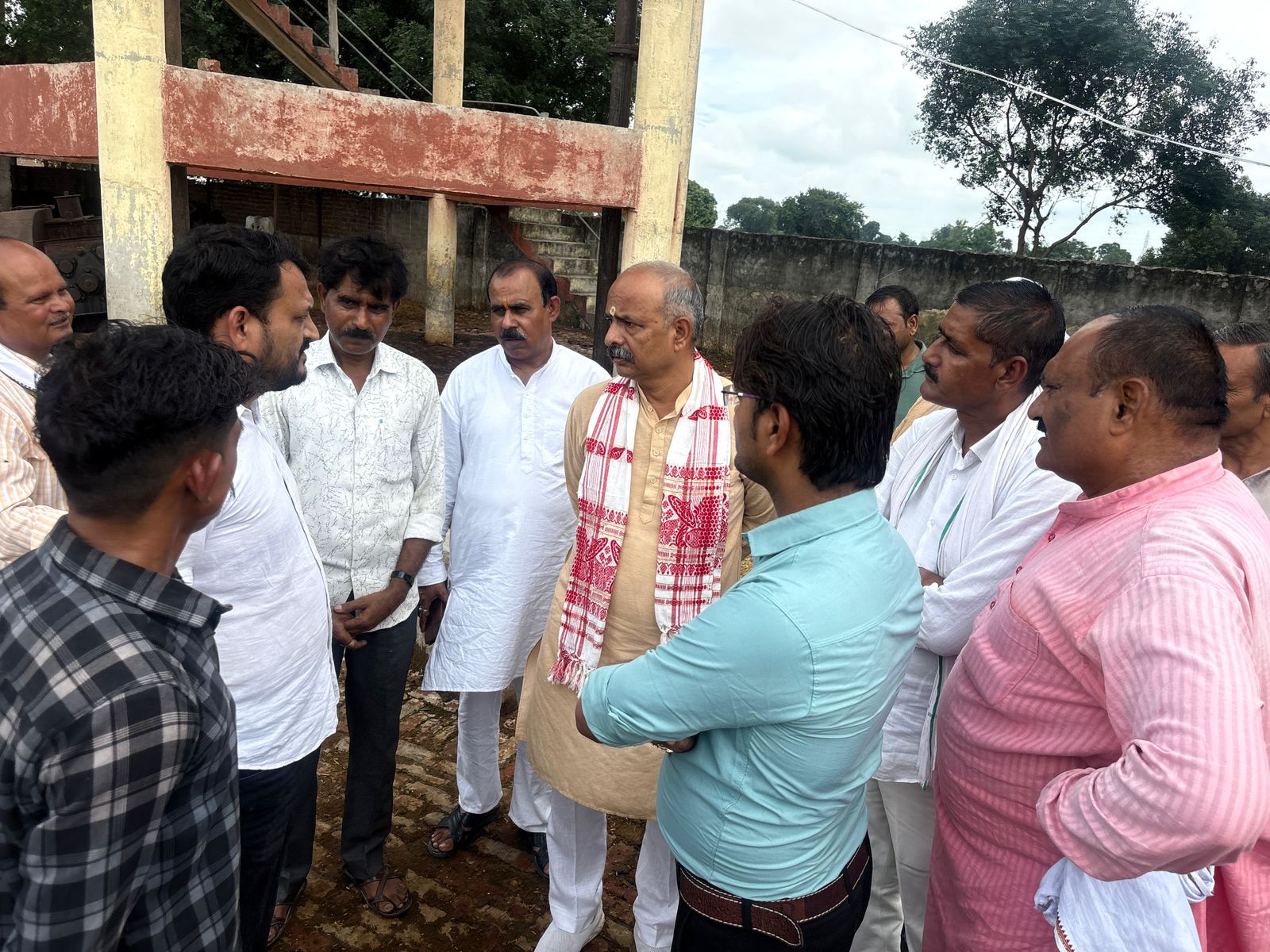 गौ सेवा आयोग के सदस्य स्माकांन्त उपध्याय ने किया गौ शाला का औचक निरीक्षण