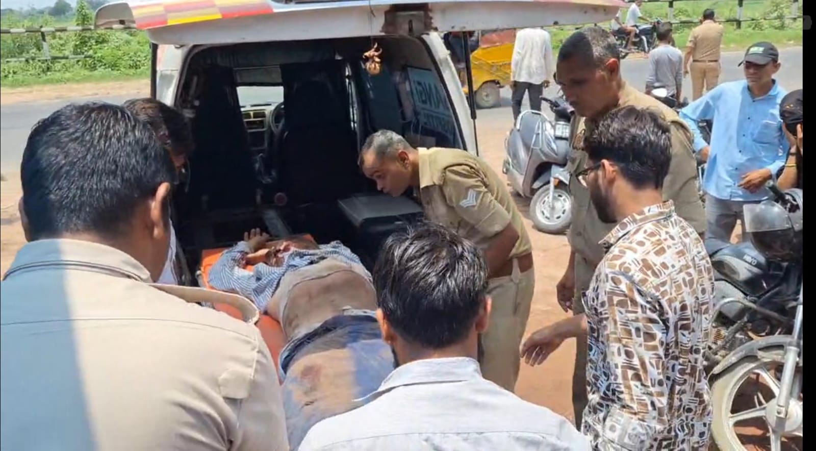 राया मे कार और बाइक की टक्कर, दो लोग गंभीर रूप से घायल