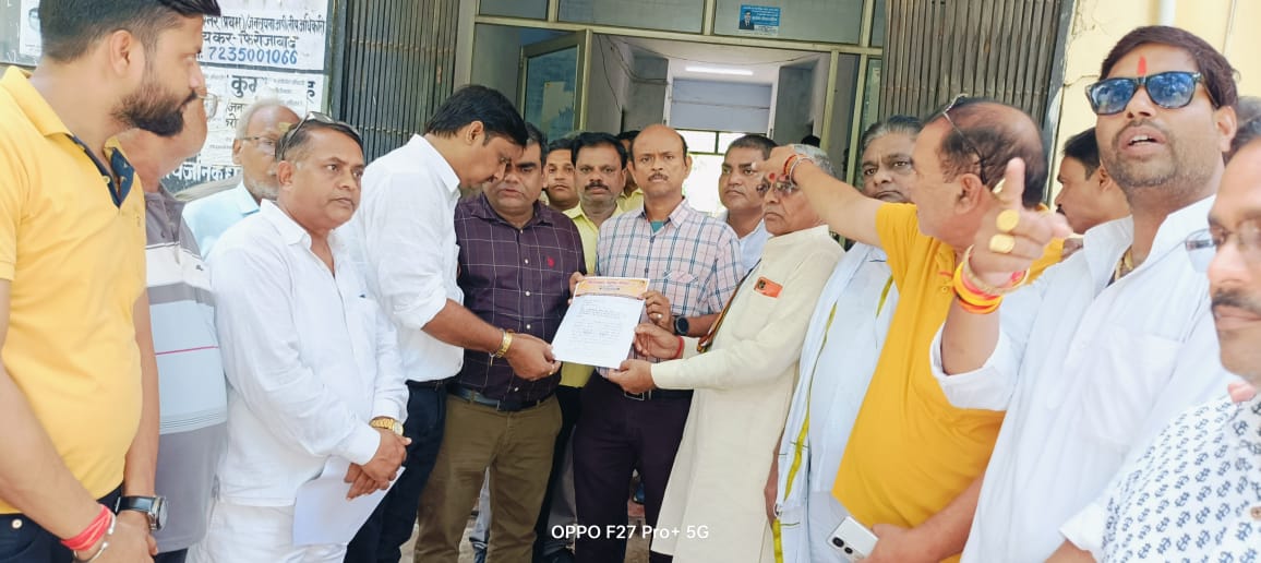 सीएम योगी के नाम जीएसटी विभाग को सौपा ज्ञापन