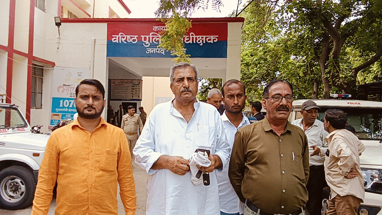 भाजपा कार्यकर्ता बन लाखों की ठगी व गुंडागर्दी करने वाले हिस्ट्रीसीटरों के खिलाफ पीड़ितों ने एसएसपी से की मुलाक़ात, सख्त कार्यवाही करने की मांग की