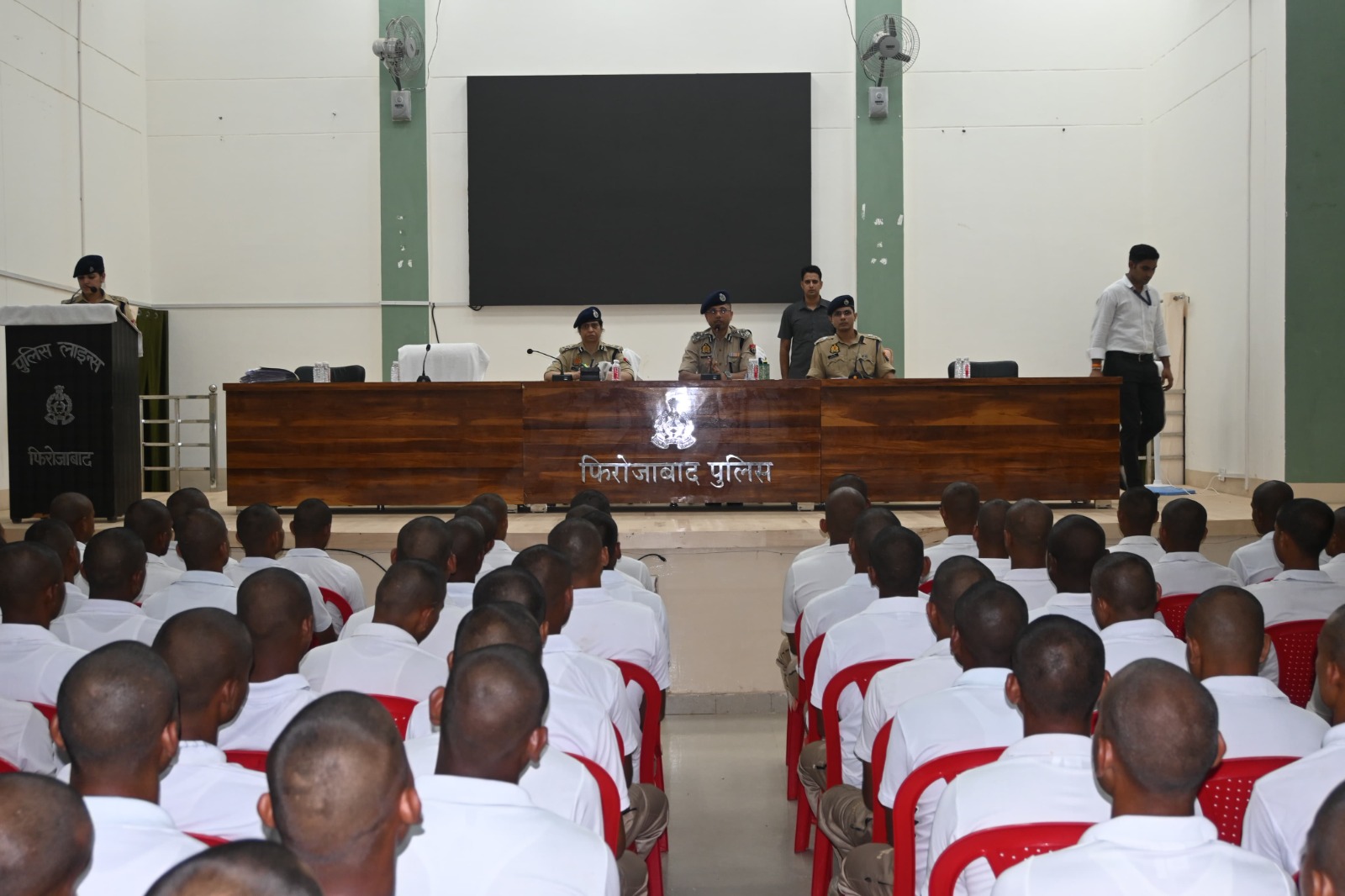पुलिस उपमहानिरीक्षक आगरा रेंज की उपस्थिति में रिक्रूट ट्रेनिंग सेंटर का निरीक्षण किया गया
