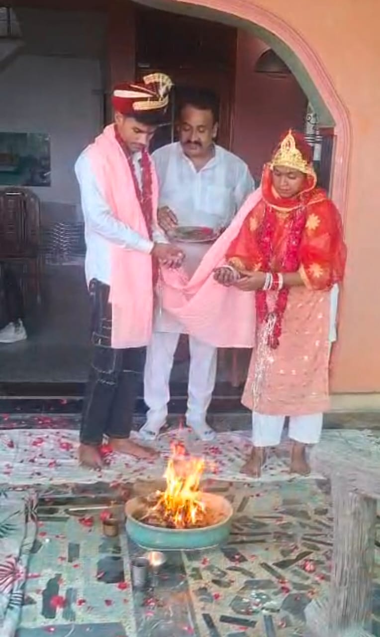 इस्लाम धर्म छोड़कर युवती शाजिया ने अपनाया सनातन धर्म, आर्य समाज मंदिर में रचाई शादी
