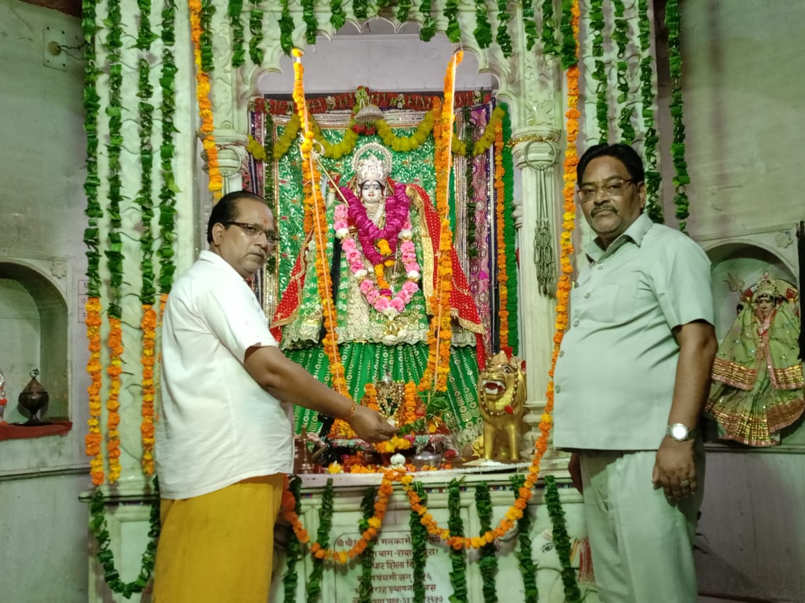 माता मनकामेश्वरी ने हिंडोले में विराजमान होकर भक्तो को दिये दर्शन