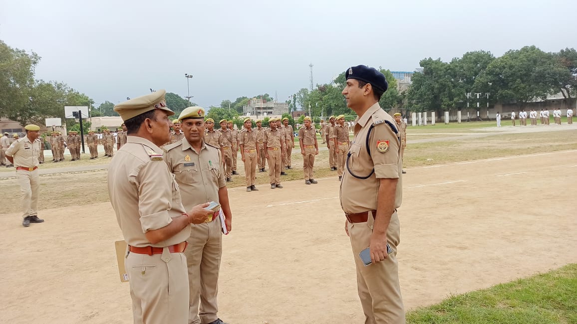 अपर पुलिस अधीक्षक ग्रामीण ने परेड की सलामी ली, पुलिस लाइन की शाखाओं का किया निरीक्षण