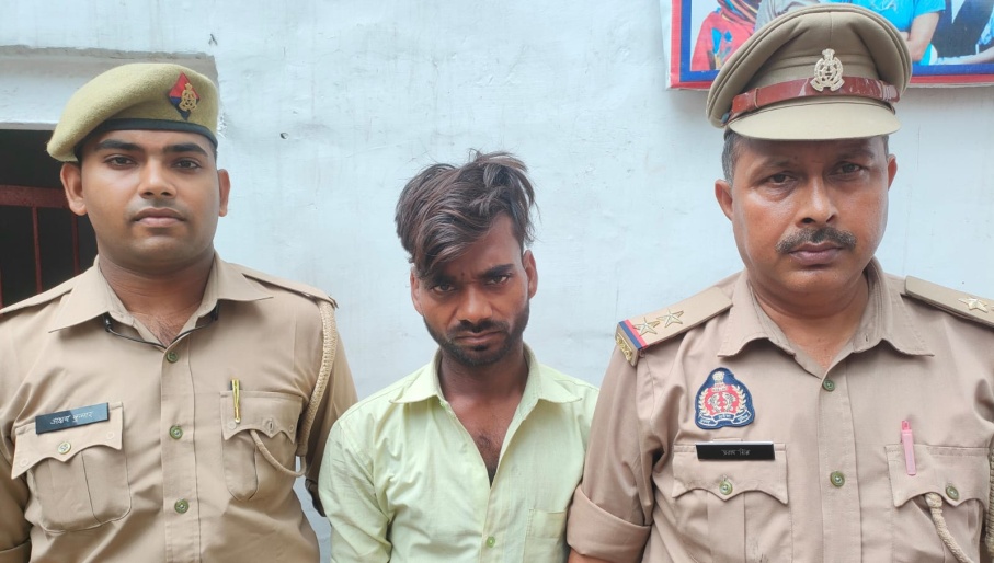 थाना रसूलपुर पुलिस टीम द्वारा 01 अभियुक्त को अवैध तमंचे व जिन्दा कारतूस सहित किया गया गिरफ्तार