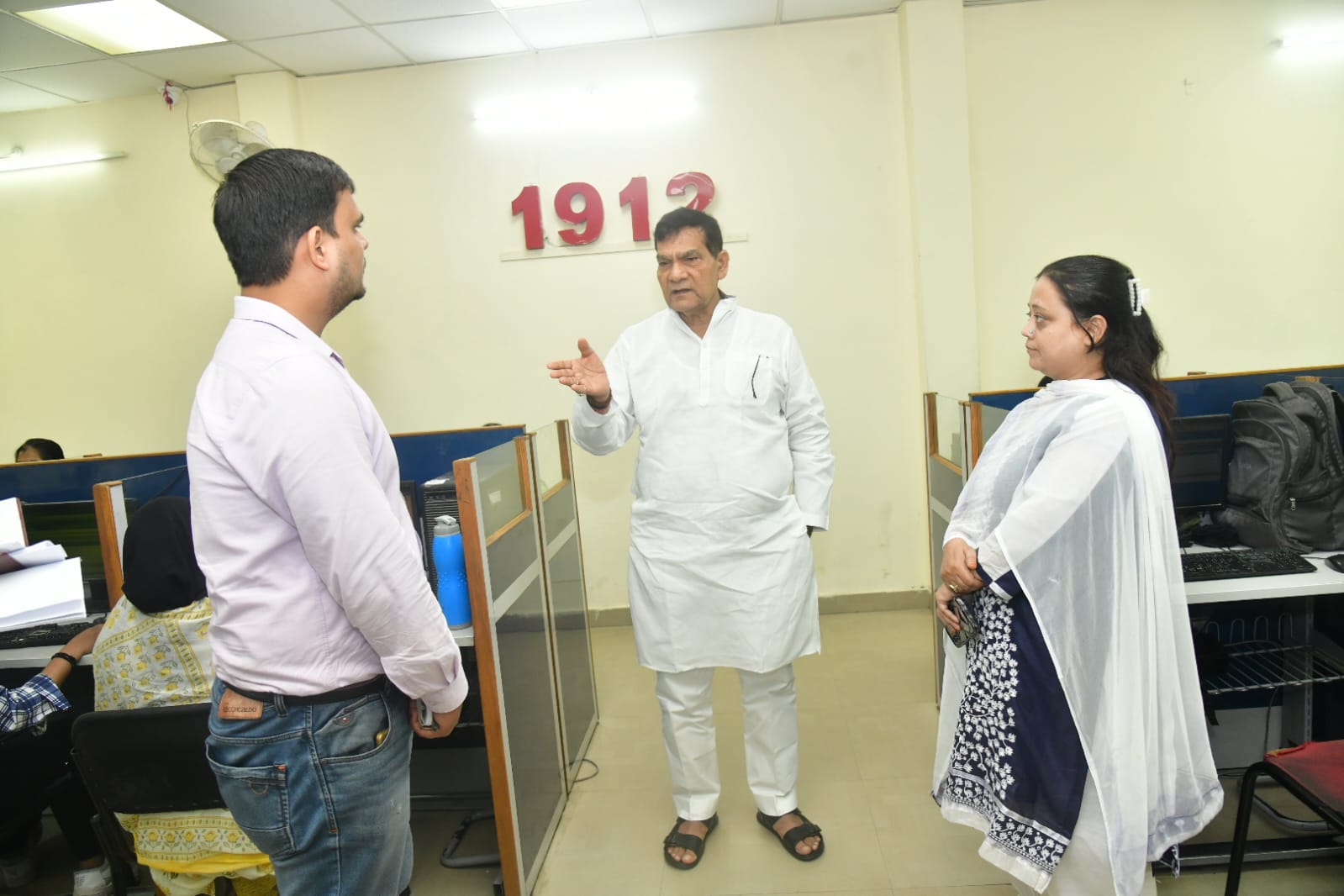 1912 शिकायत निवारण केंद्र और 33/11 केवी उपकेंद्र का ऊर्जा मंत्री ए.के. शर्मा ने किया औचक निरीक्षण