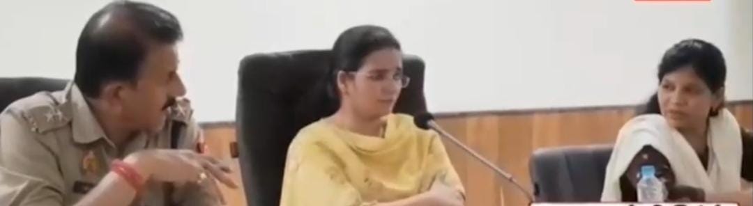 राधाअष्ठमी मेले को लेकर प्रसासन ने बरसाना मे स्थानीय नागरिकों के साथ बैठक कर मांगे सुझाव