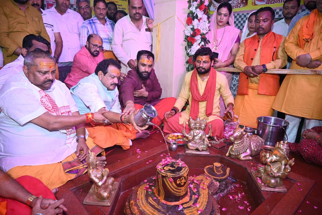 प्राचीन पृथ्वीनाथ महादेव मंदिर पर आस्था के मेले का शुभारंभ, सोमवार को उमड़ेगा शिव भक्तों का रेला