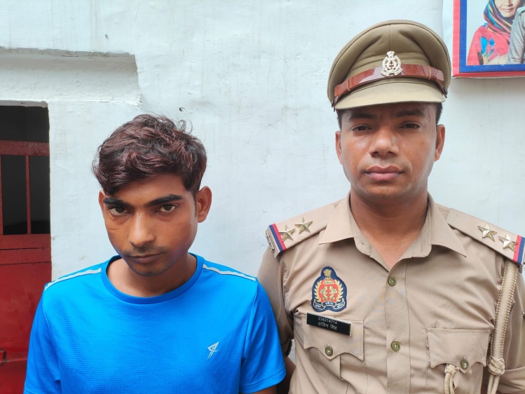 थाना रसूलपुर पुलिस टीम द्वारा 01 अभियुक्त को अवैध तमंचा व जिन्दा कारतूस सहित किया गिरफ्तार
