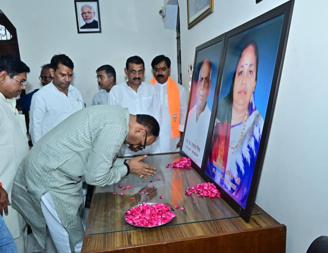 भाजपा नेता हेमंत लोधी के माताजी-पिताजी आकस्मिक निधन पर शोक-संवेदना  प्रकट करने पहुंचे यूपी के उप मुख्यमंत्री बृजेश पाठक
