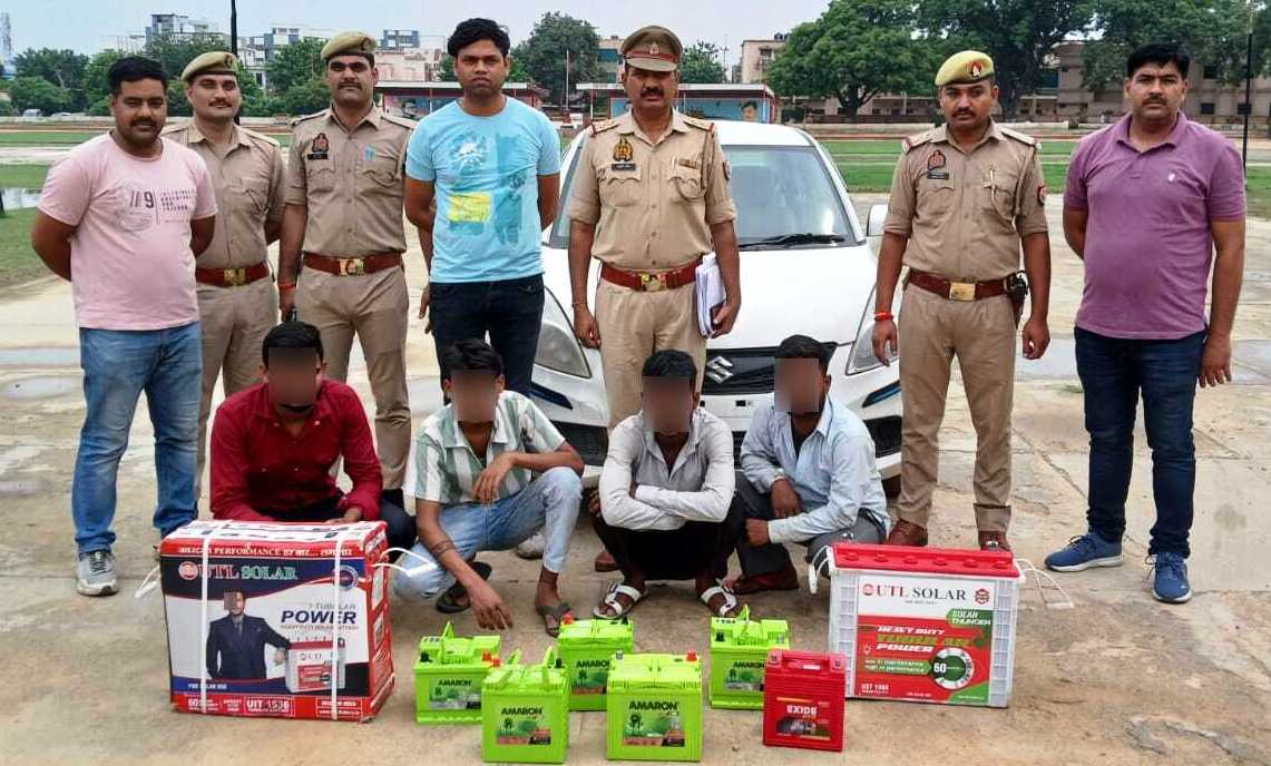 पुलिस ने चार अंतरजनपदीय चोरों को दबोचा, चोरी की बैटरियां, असलहा, स्विफ्ट कार बरामद