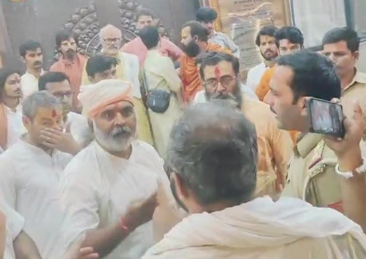 गौशाला में गौ माताओं की दुर्दशा को लेकर गौ रक्षक दल के सदस्यों ने गौशाला संचालको पर लगाये फंडिग के आरोप