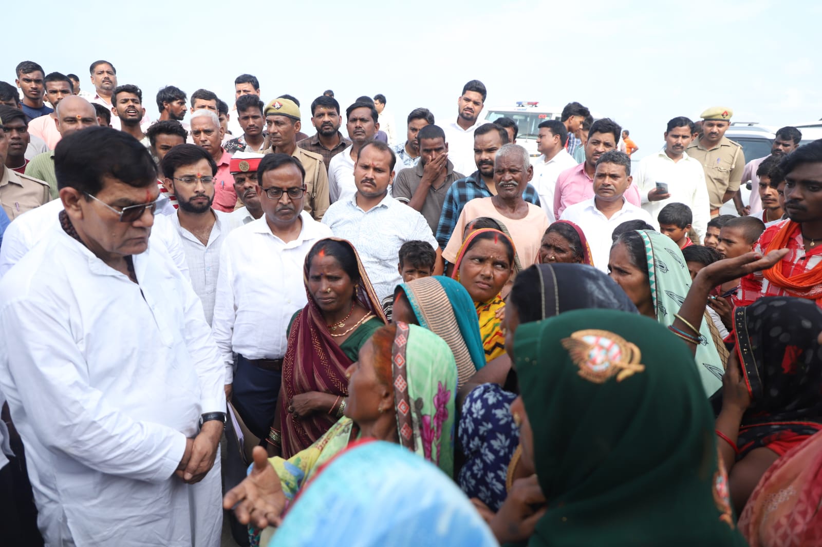 ऊर्जा मंत्री ए. के. शर्मा ने बढ़ते जलस्तर के मद्देनजर परसिया, नाला और धरमपुर बिंदटोलिया का किया स्थलीय निरीक्षण
