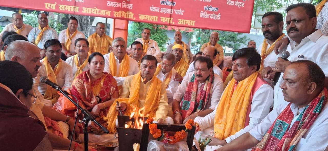 राजा जनक व रानी सुनयना सँग जनकपुरी महोत्सव समित ने मिथिला महल के निर्माण के लिए शिवम पार्क में विधि विधान से किया भूमि पूजन
