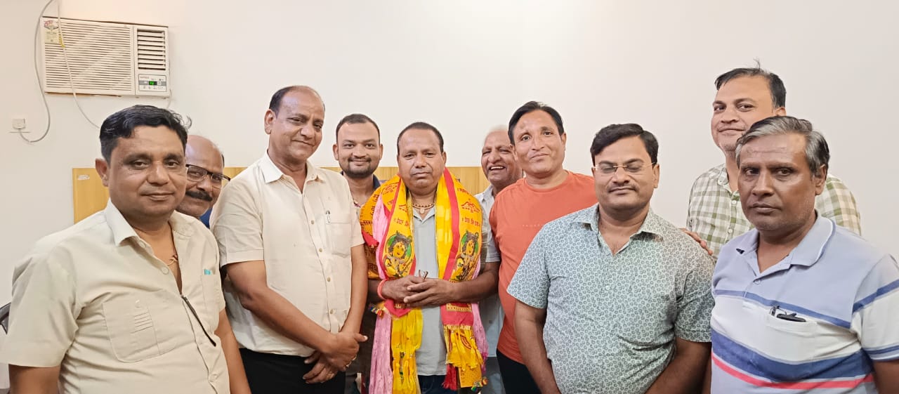 गोवर्धन अग्रवाल समाज के अतिथि भवन हेतु बाँके सिंघल पेलखू वालों ने दी भूमि दान