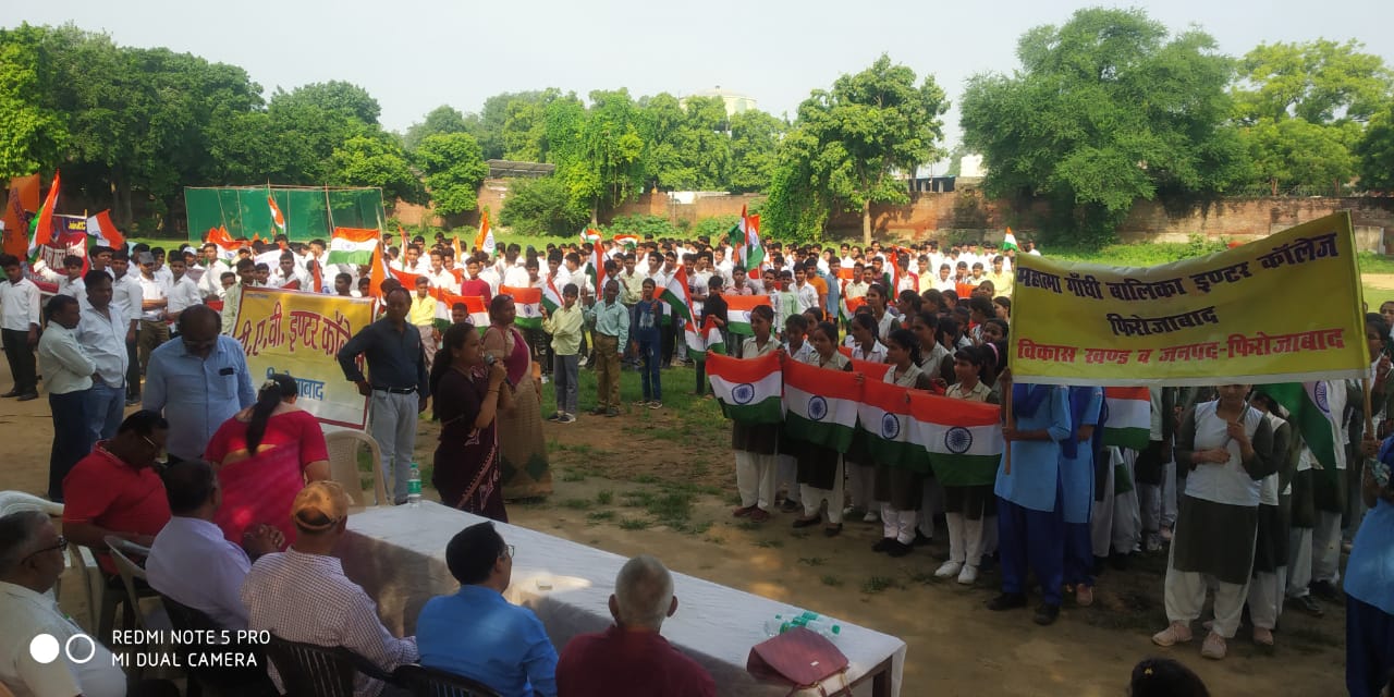 स्वयं सहायता समूह द्वारा बनाए गए तिरंगे झंडे हुए वितरण