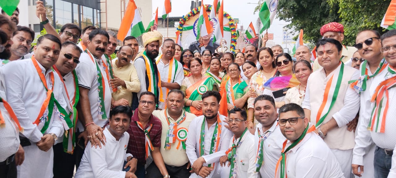 तिरंगा फाउंडेशन ने ताजनगरी में निकाली 7वीं तिरंगा यात्रा