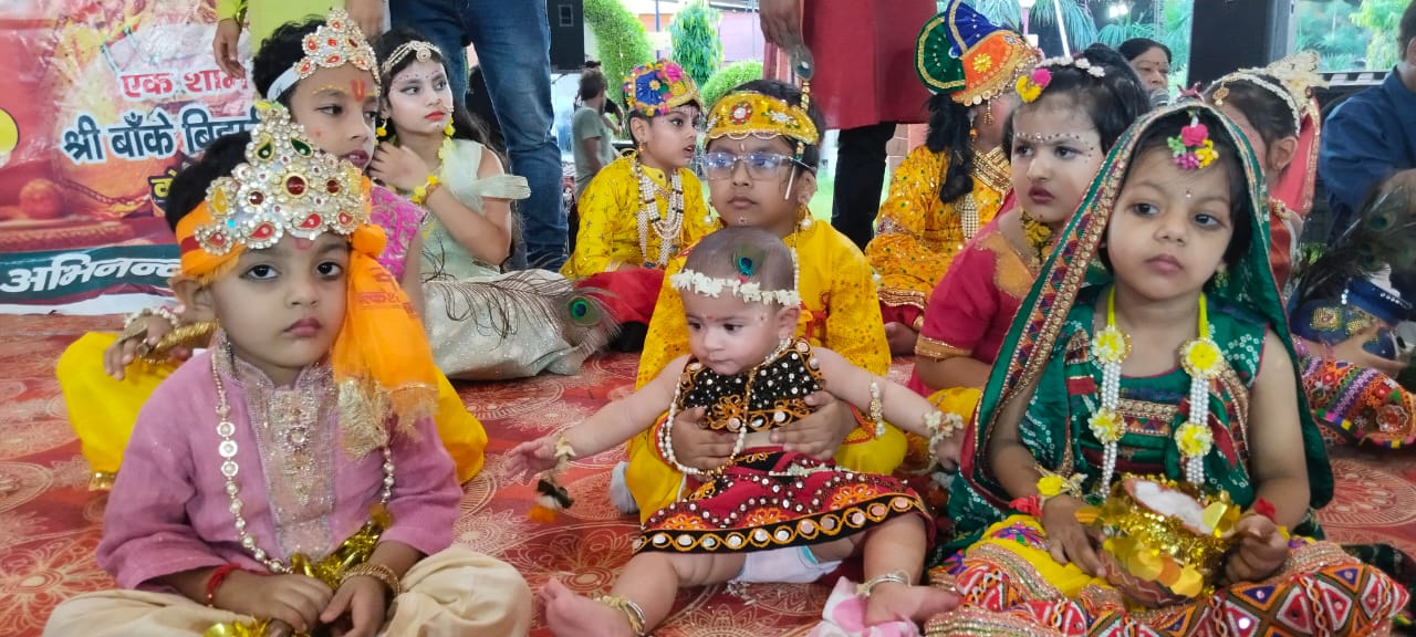 राधाकृष्ण स्वरूप प्रतियोगिता में बाल-लीलाओं को किया जीवंत