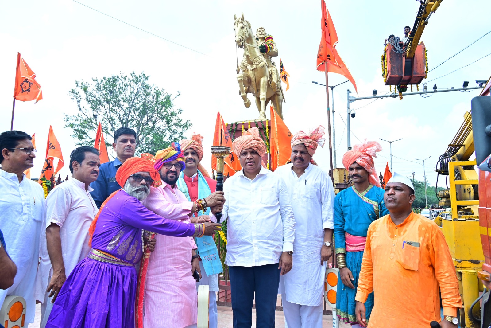 भारत माता की प्रतिमा पर गूंजे राष्ट्रभक्ति के स्वर, राष्ट्रीय संयोजक सूर्यकांत केलकर ने की भव्य आरती