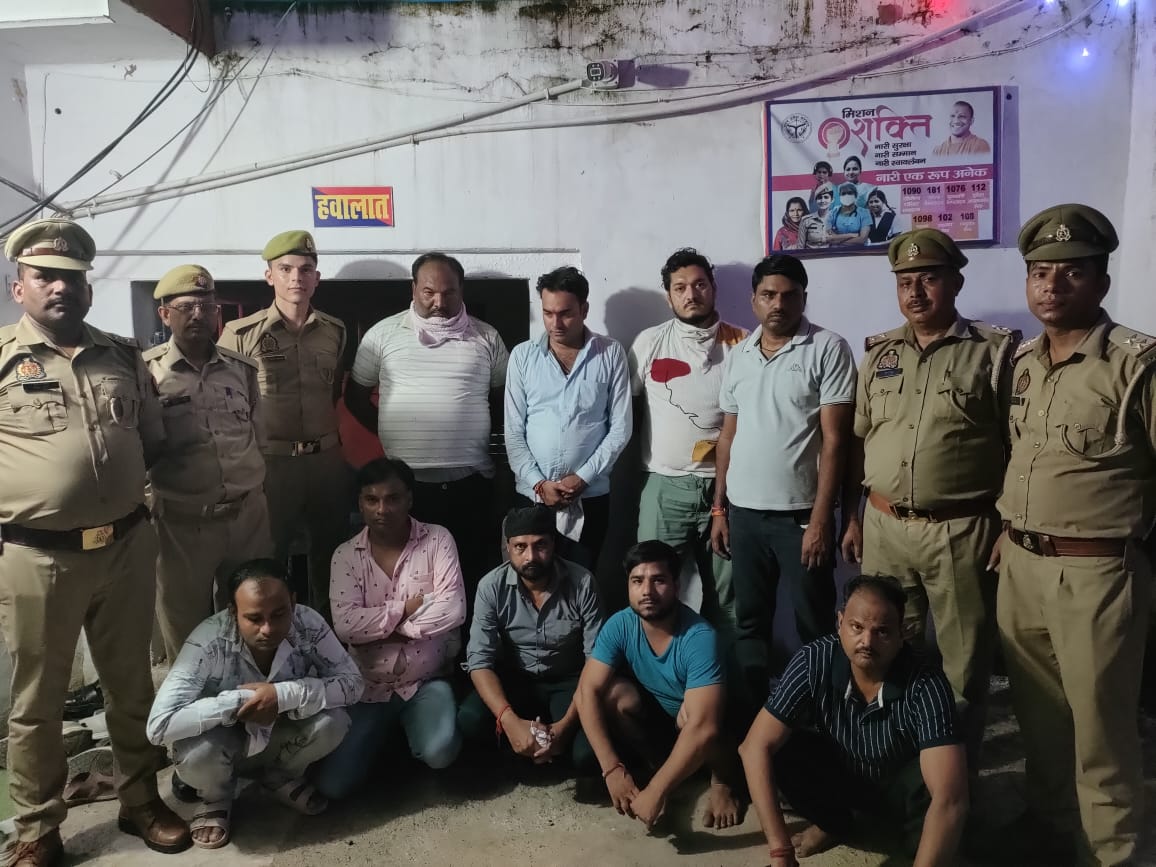 रसूलपुर पुलिस टीम द्वारा जुआ खेलते हुए 9 अभियुक्तो को किया गिरफ्तार