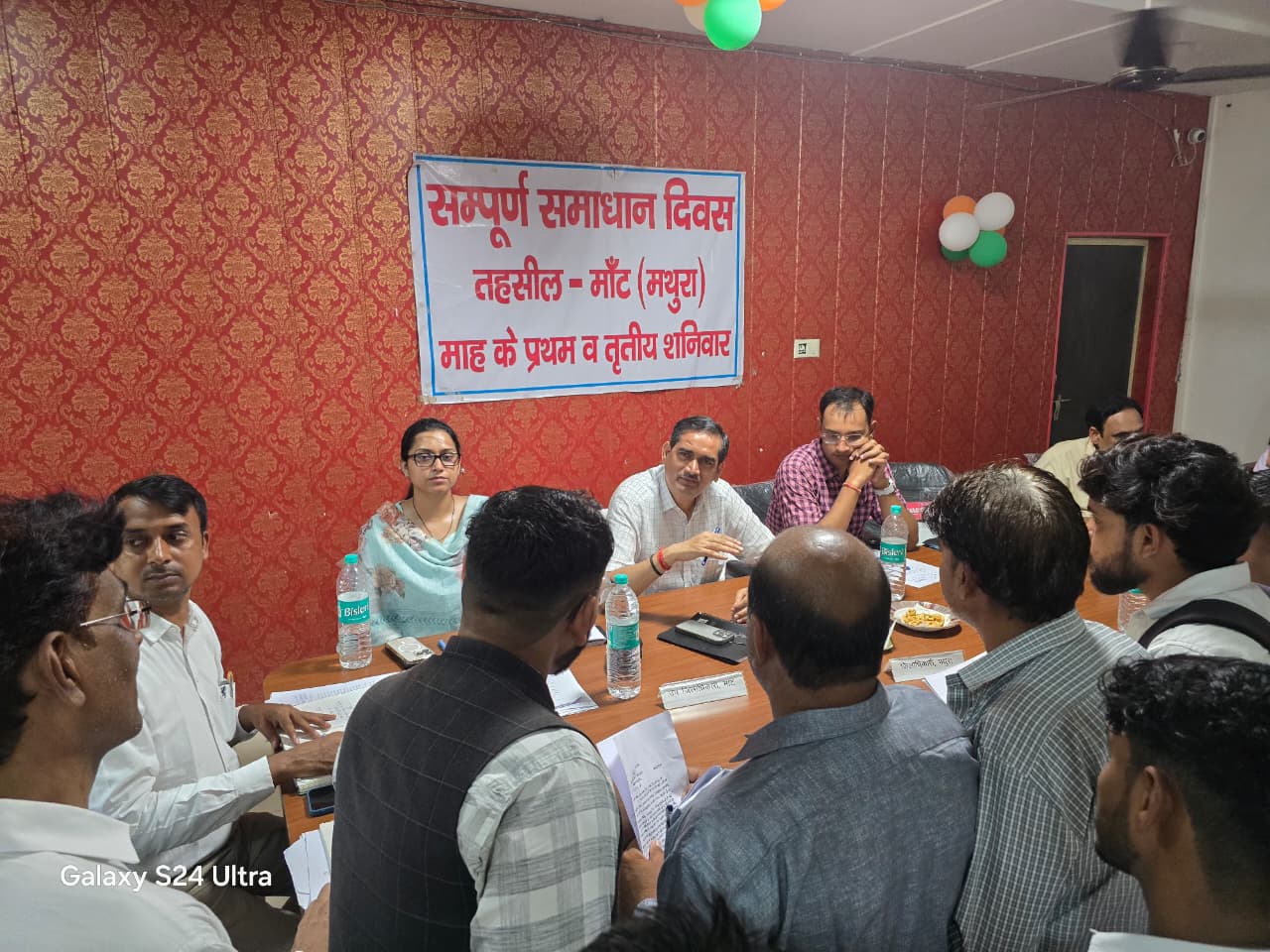 जिलाधिकारी व एसएसपी ने मांट तहसील में सुनी जनसमस्याये
