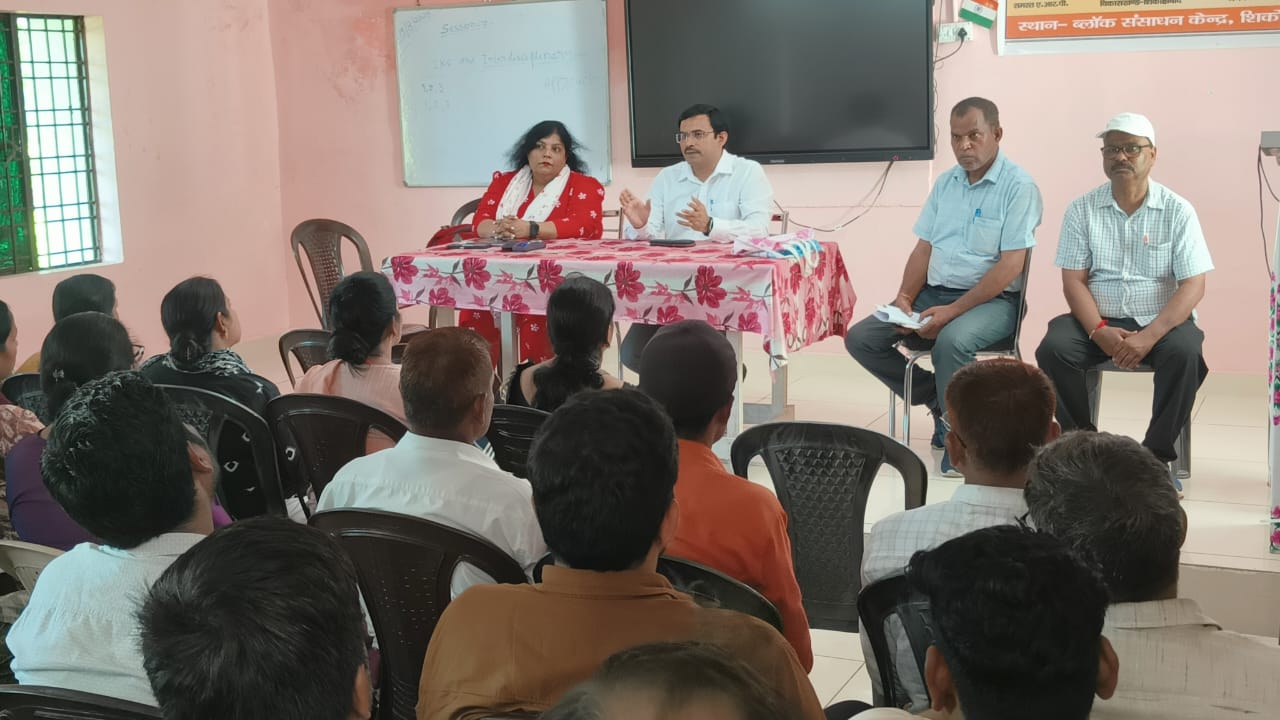 जिला बेशिक शिक्षा अधिकारी के द्वारा ब्लांक ससाधनो केंद् शिकोहाबाद पर चल रहें एफ0 एस0 एन0 प्रशिक्षण का निरीक्षण किया
