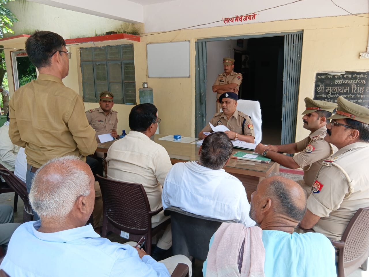 थाना नौहझील में आयोजित थाना समाधान दिवस के दौरान पुलिस अधीक्षक ग्रामीण सुरेश चंद्र रावत ने सुनी फरियादियों की फरियाद
