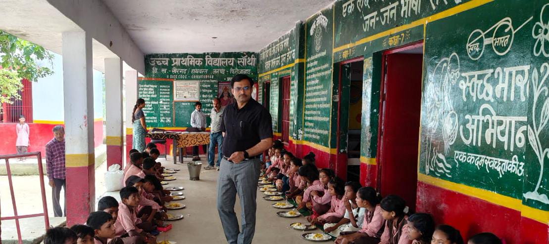 बच्चों को शिक्षा के साथ संस्कार भी दें शिक्षक: बीएसए