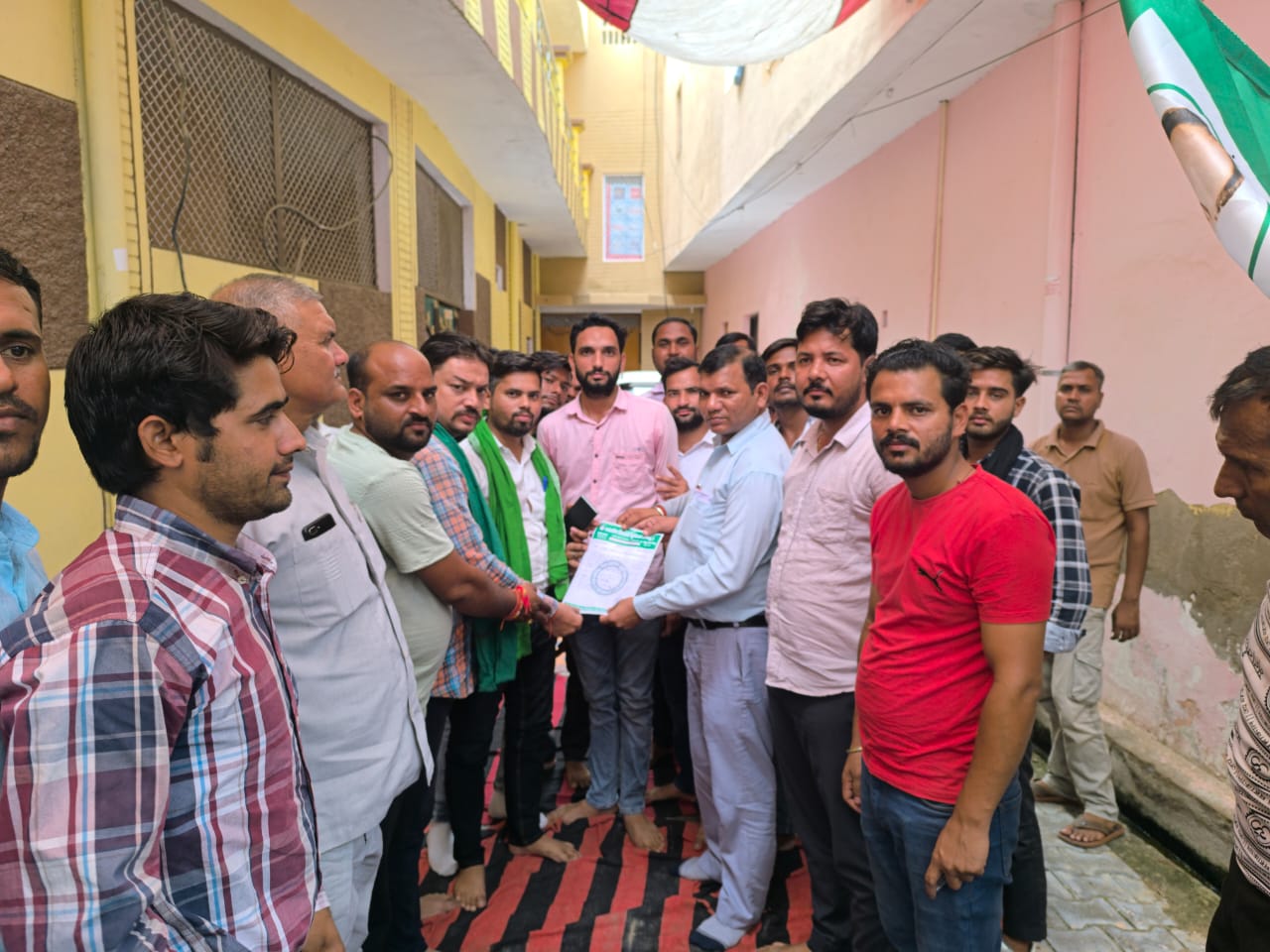 भारतीय किसान यूनियन भानू के मुख्य सचिव योगश यादब के नेतृत्व में विजली विभाग के कार्य करने के विरोध किसान पंचायत