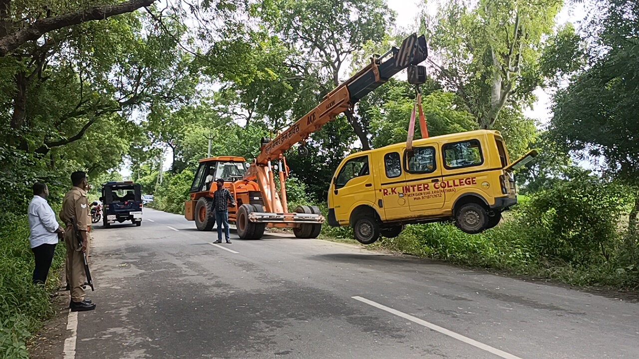 राया में पलटी स्कुल बैन आधा दर्जन से अधिक बच्चे घायल