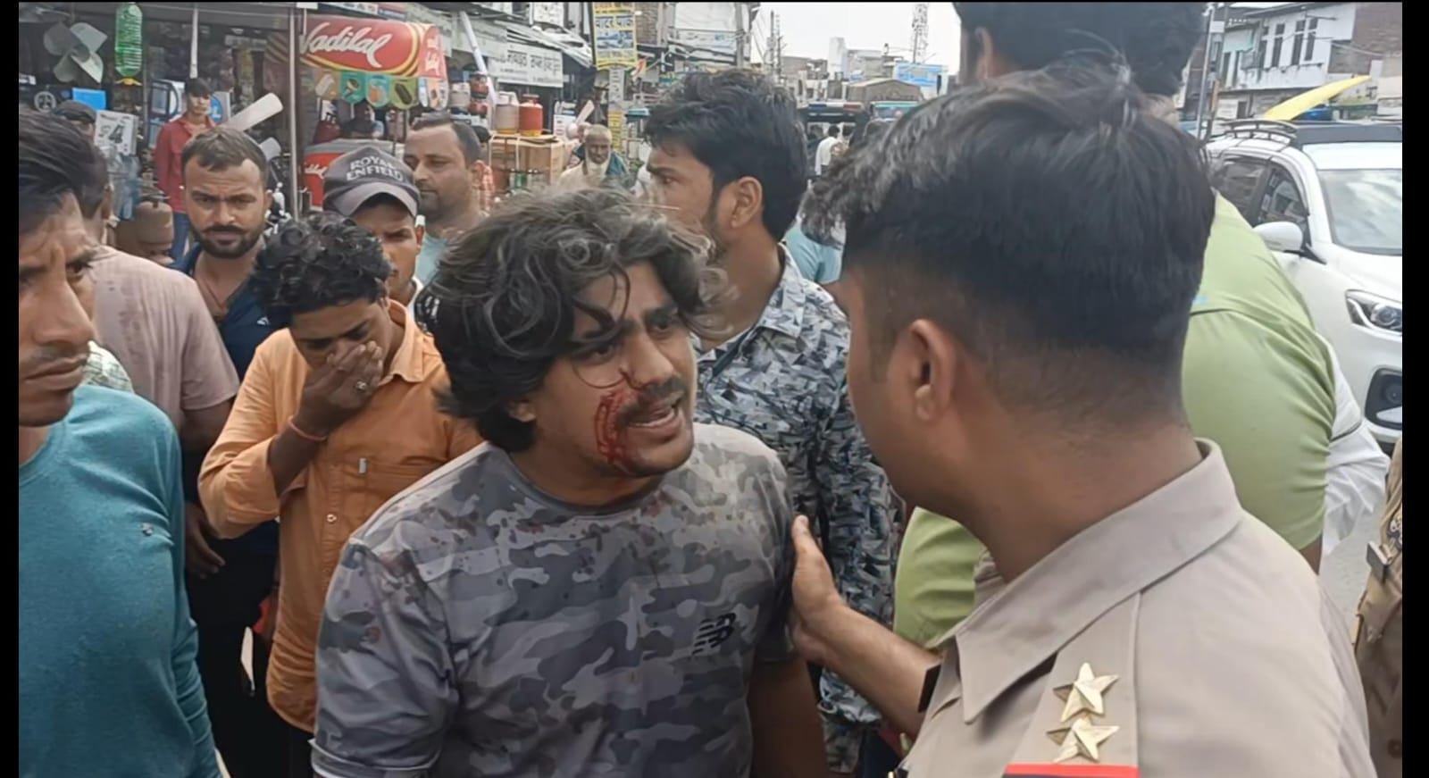 राया में हाथरस  के व्यापारी से दर्जन भर युवकों ने की मारपीट,आक्रोषित युवकों ने जमकर काटा,  हंगामा दो घायल
