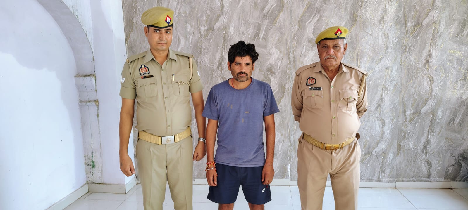 थाना जसराना पुलिस टीम द्वारा ड्रोन कैमरे उडाने की झूठी अफवाह फैलाने को किया गिरफ्तार