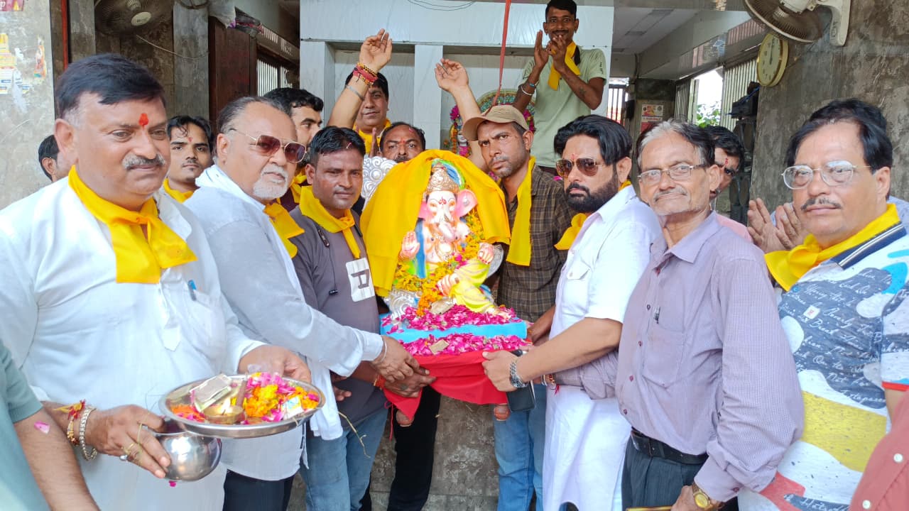 गणपति बप्पा का भव्य नगर भ्रमण