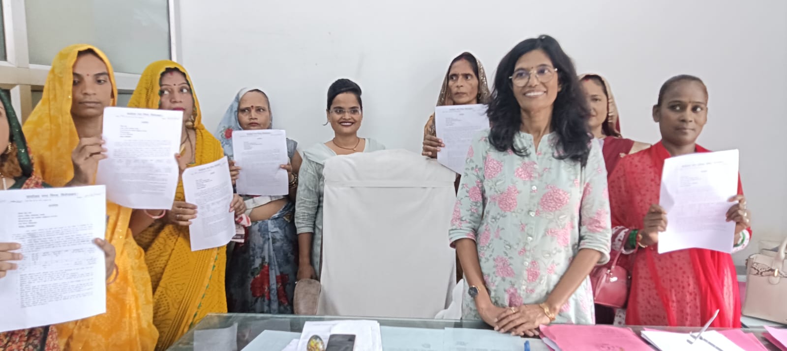 डूडा विभाग ने बेरोजगार महिलाओं को दिया रोजगार रोजगार मिलते ही महिलाओं की खिले चेहरे