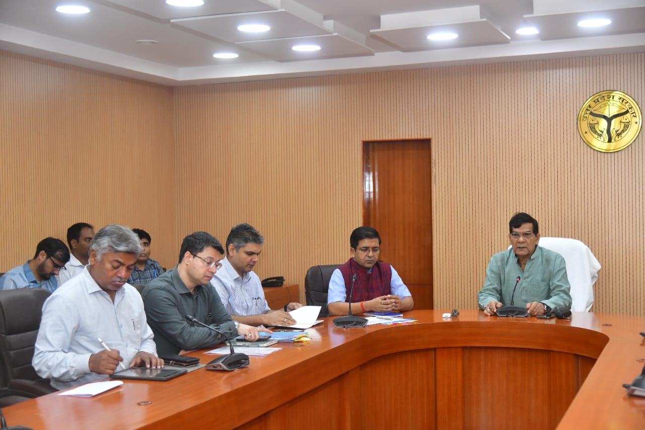 नगर विकास एवं ऊर्जा मंत्री ए.के. शर्मा की अध्यक्षता में ऊर्जा विभाग की ऑनलाइन शिकायतों के निस्तारण की समीक्षा