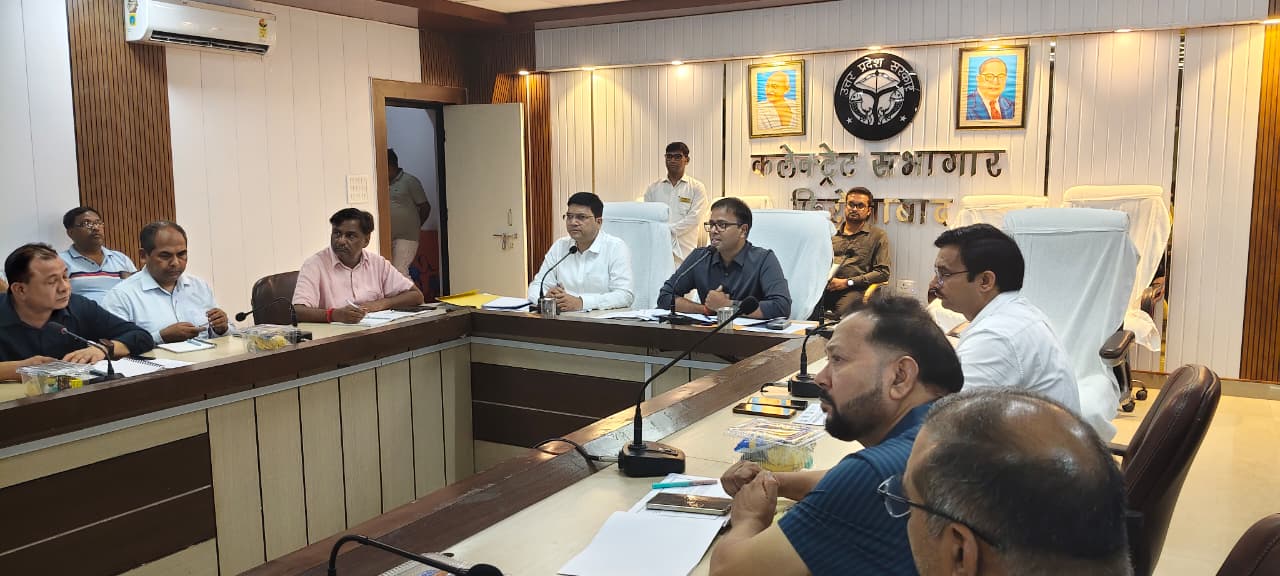 जिल्म अधिकारी रमेश रंजन ने जिला पंचायत विभाग के द्वारा " पंचायत उत्सव भवन " निर्माण की योजना के क्रियान्वयन हेतु  की समीक्षा बैठक