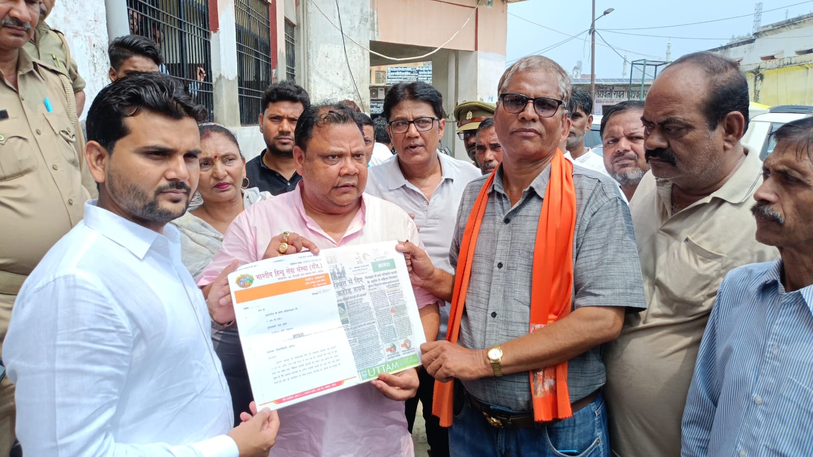 भारतीय हिन्दू सेवा संस्था ने नकली दवाओ का अवैध धंधा करने वालो के खिलाफ ए सी एम 2 विनोद कुमार को दिया ज्ञापन