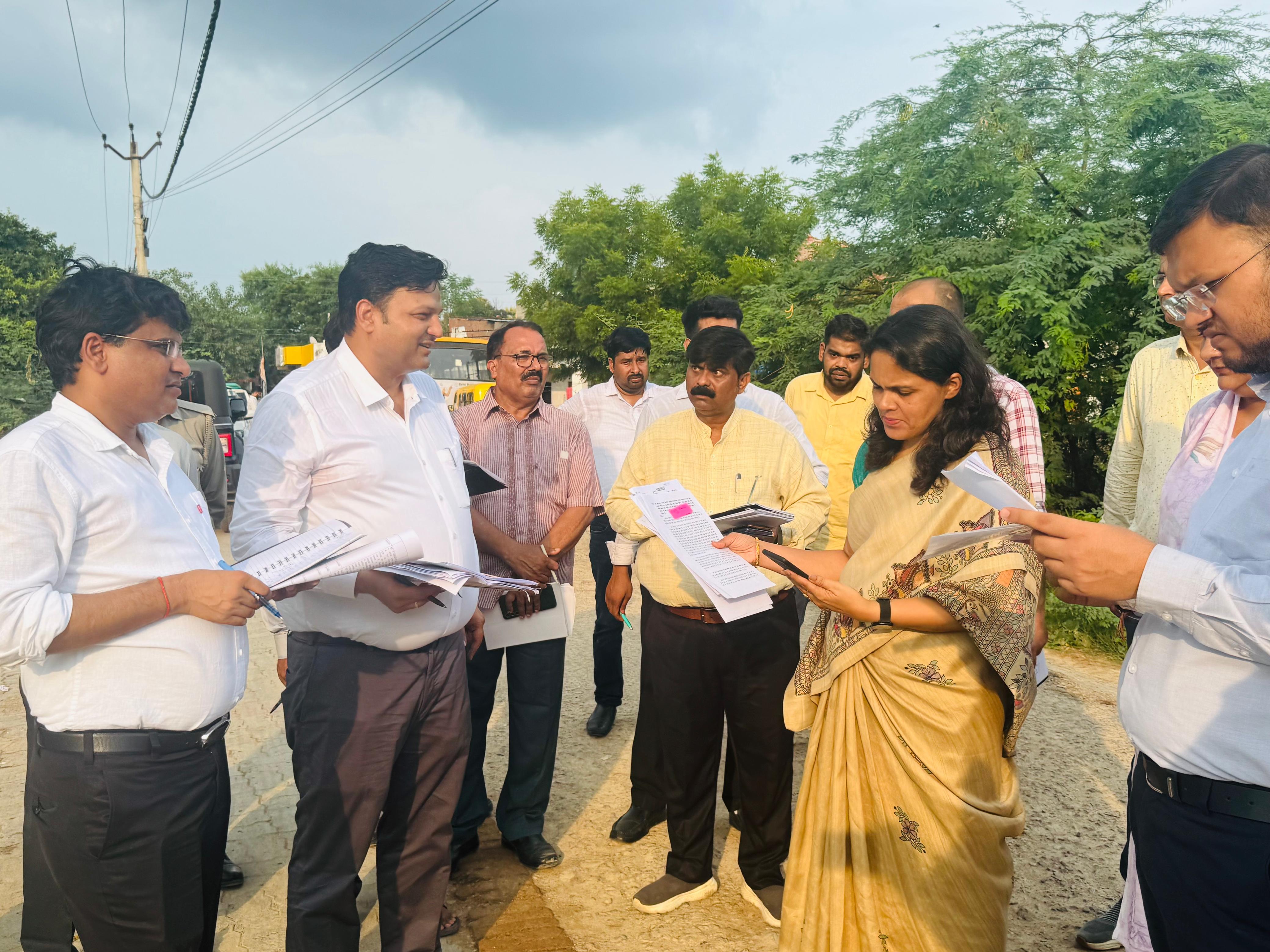 सरकारी भूमि पर अवैध कब्जों में संलिप्तता व भू- माफियाओं को संरक्षण देने वालों के विरुद्ध कठोरतम कार्यवाही की जाएगी - मण्डलायुक्त