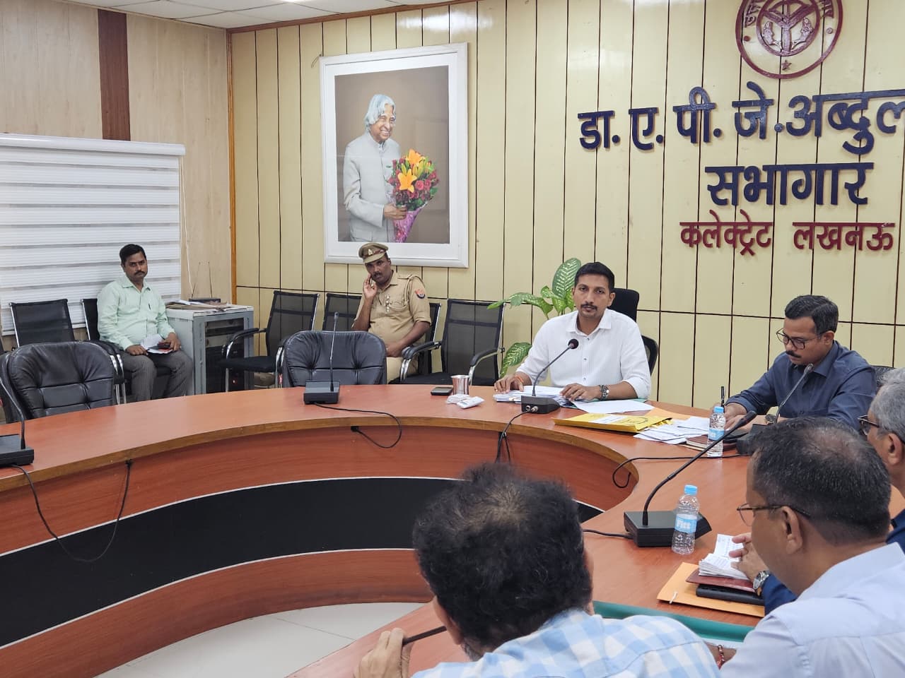 जिलाधिकारी विशाख जी0 द्वारा सड़क सुरक्षा समिति की महत्वपूर्ण बैठक आहूत की